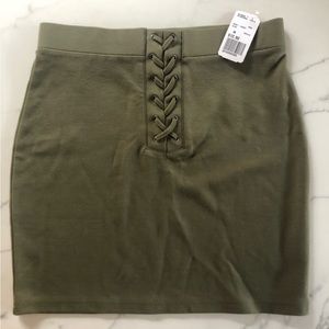 NWT Forever 21 skirt size M color : olive green , braided decor front